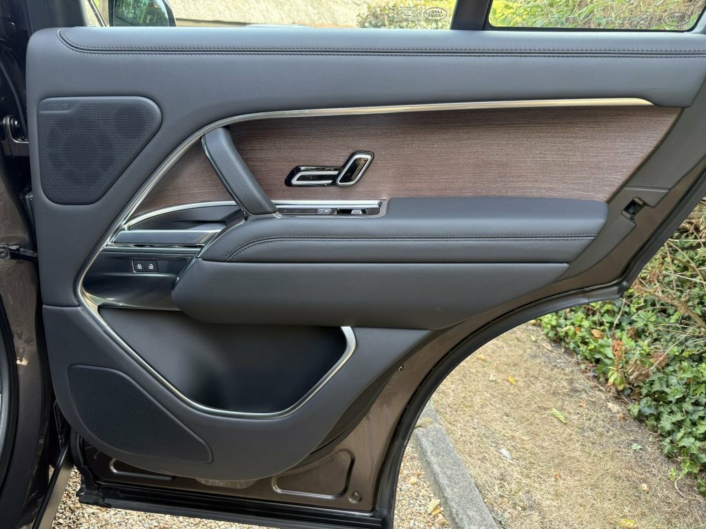 Land Rover Range Rover Autobiography Black #28