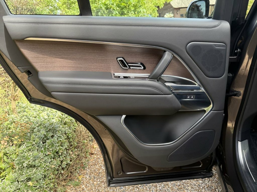 Land Rover Range Rover Autobiography Black #29