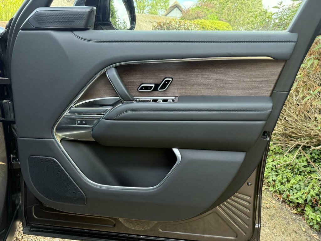 Land Rover Range Rover Autobiography Black #26