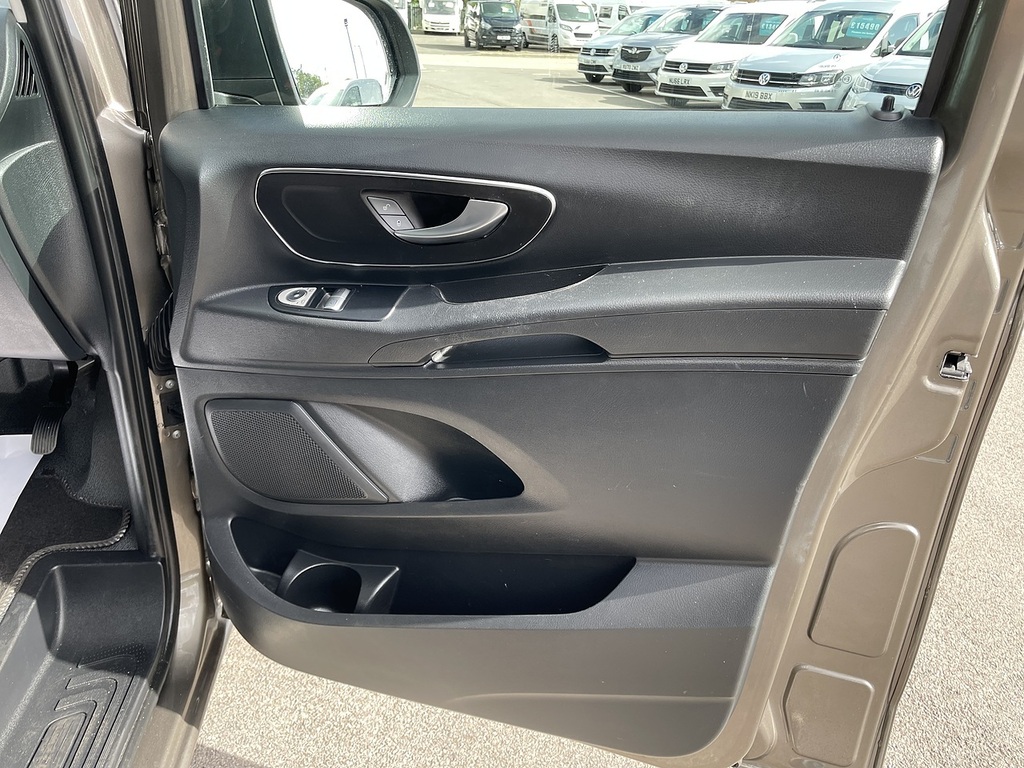 Mercedes-Benz Vito 111Cdi Van White #18