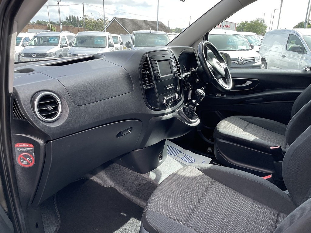 Mercedes-Benz Vito 111Cdi Van White #20