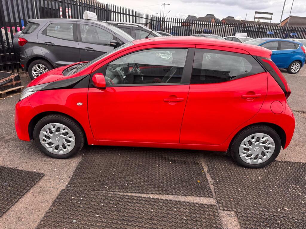 Toyota Aygo 1.0 Vvt-i X-play X-shift Euro 6 Red #2