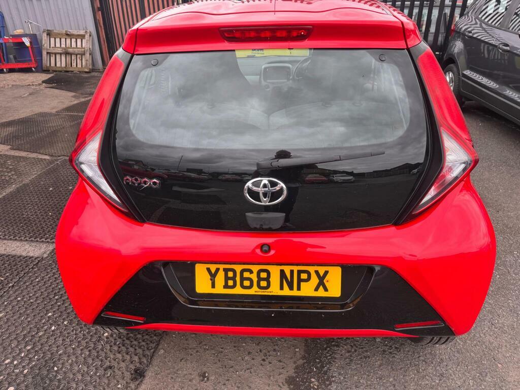 Toyota Aygo 1.0 Vvt-i X-play X-shift Euro 6 Red #4
