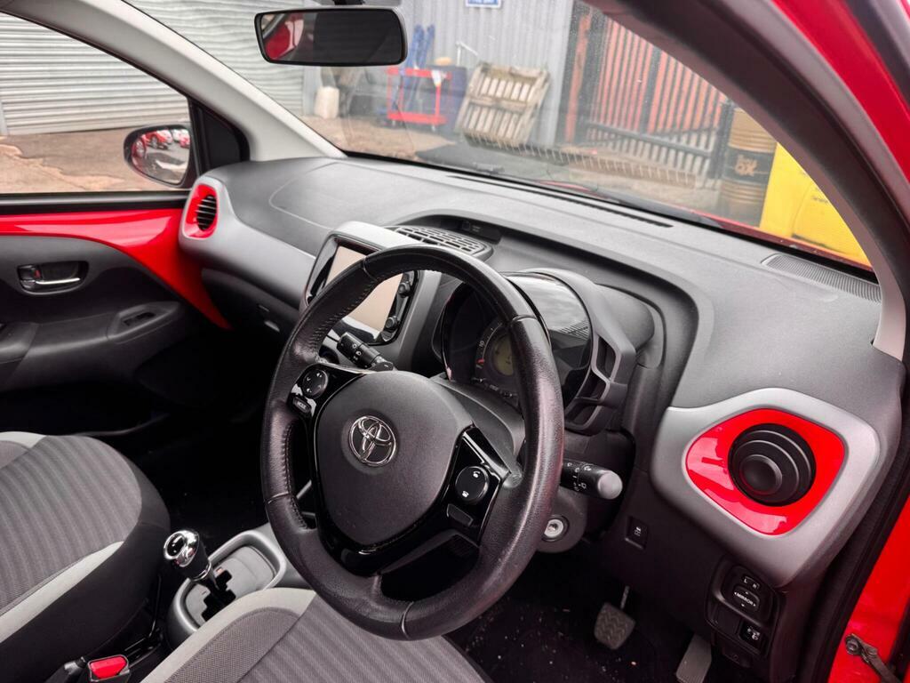 Toyota Aygo Hatchback White #9