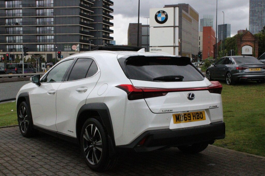 Lexus UX 250H 2.0 F-sport Cvt Nav  #2