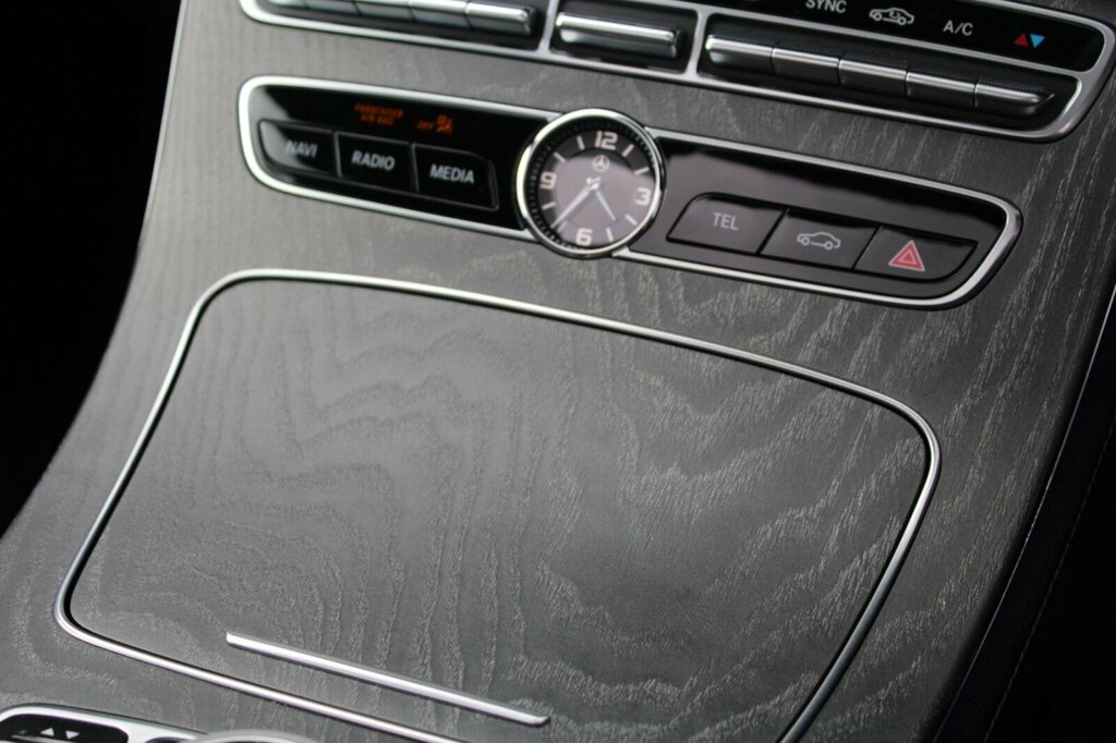 Mercedes-Benz CLS White #35