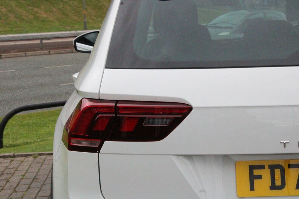 Volkswagen Tiguan Elegance White #13