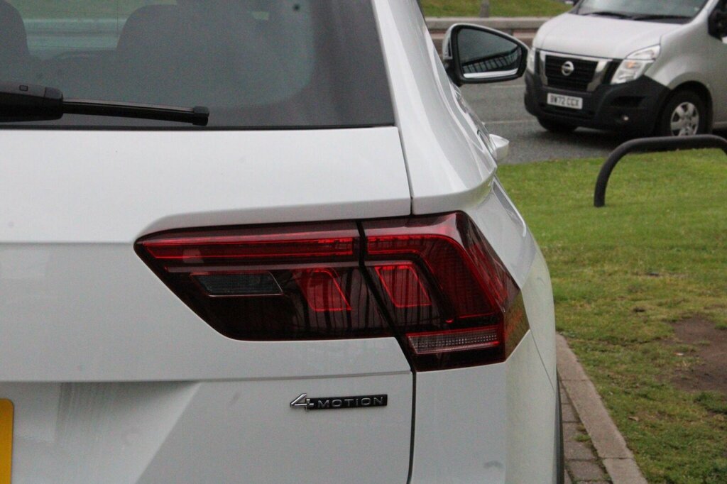 Volkswagen Tiguan Elegance White #14
