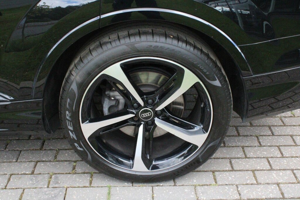 Audi Q7 3L Black Edition Red #11