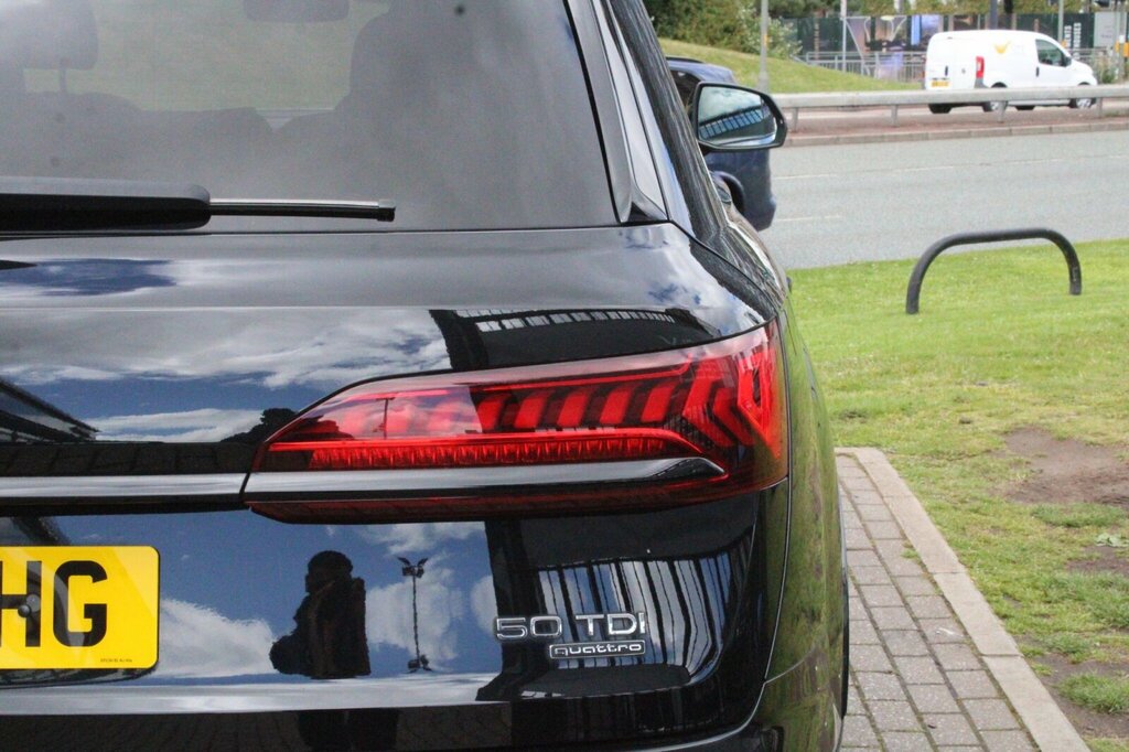 Audi Q7 3L Black Edition Red #14