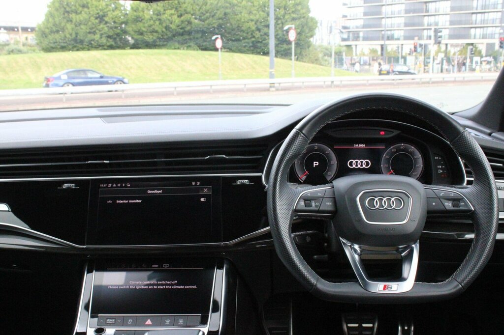 Audi Q7 3L Black Edition Red #54