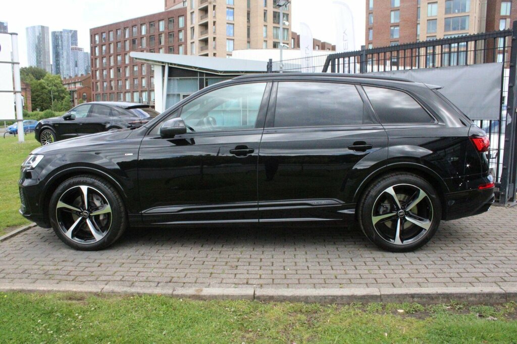 Audi Q7 3L Black Edition Red #4