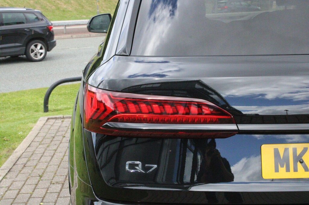 Audi Q7 3L Black Edition Red #13