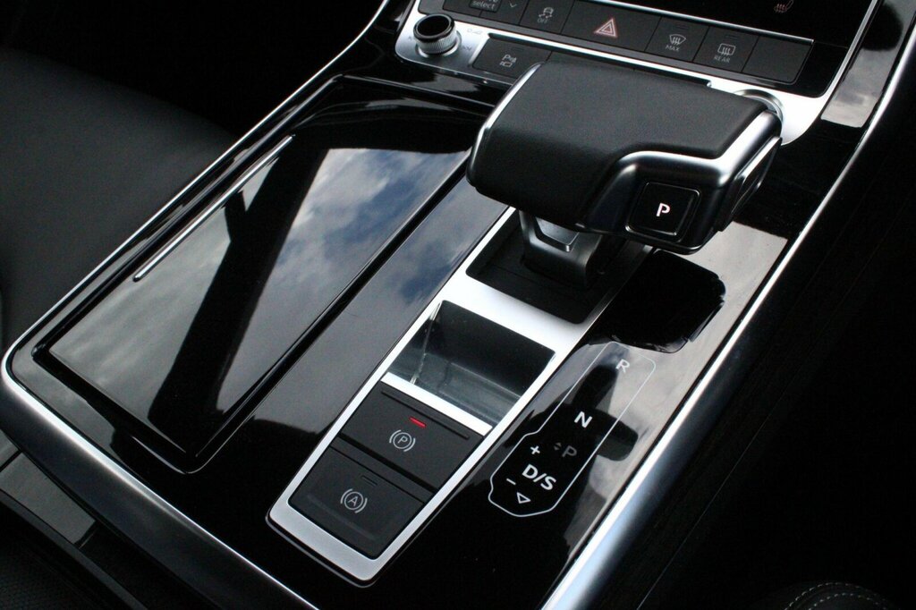 Audi Q7 3L Black Edition Red #29