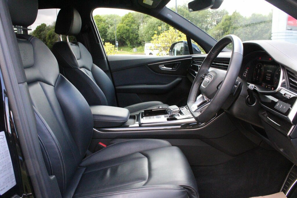 Audi Q7 3L Black Edition Red #20