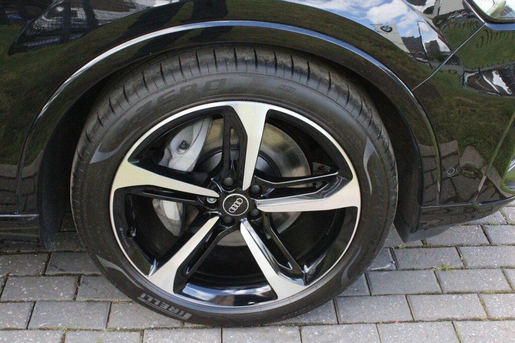 Audi Q7 3L Black Edition Red #17