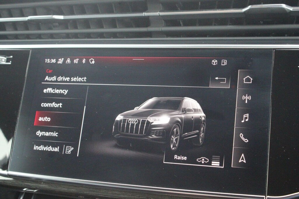 Audi Q7 3L Black Edition Red #40
