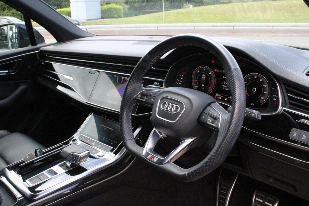 Audi Q7 3L Black Edition Red #19