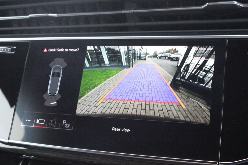 Audi Q7 3L Black Edition Red #47