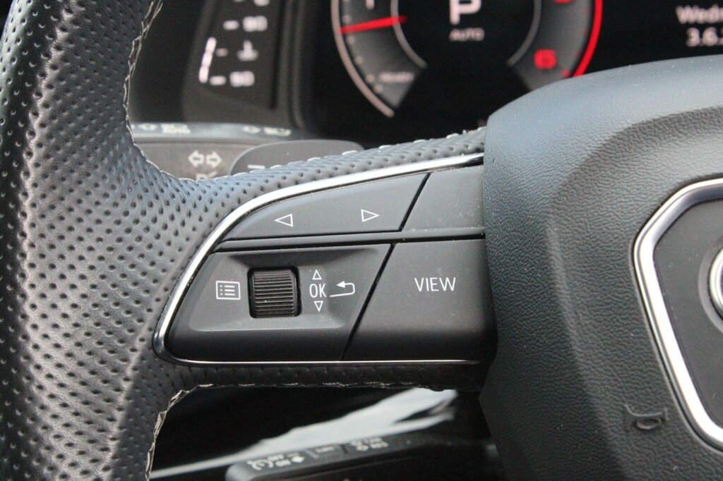Audi Q7 3L Black Edition Red #23