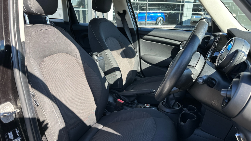 Mini Hatch Black #11