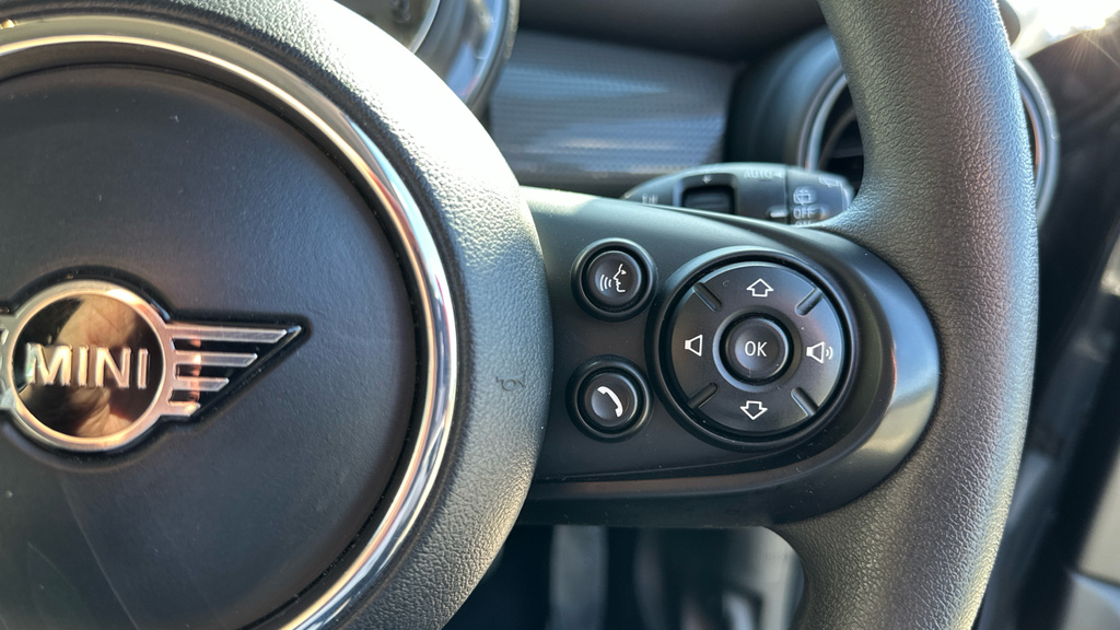 Mini Hatch Black #18