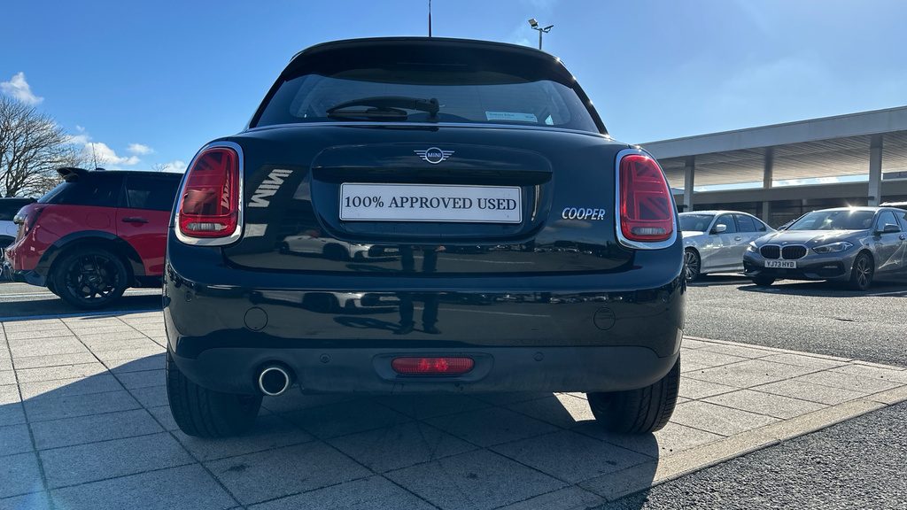 Mini Hatch Black #36