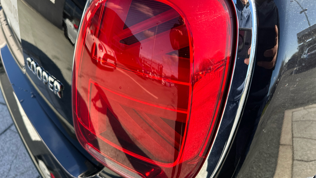 Mini Hatch Black #22