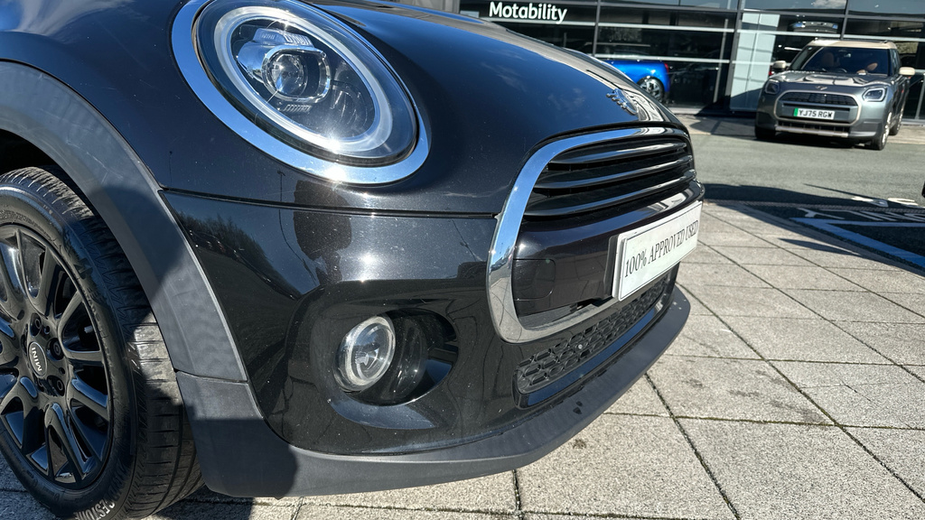 Mini Hatch Black #31