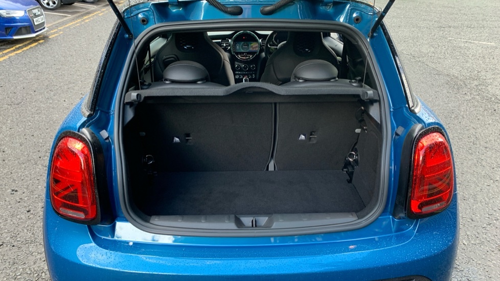 Mini Hatch 1.5 C Exclusive 2023 Black #13