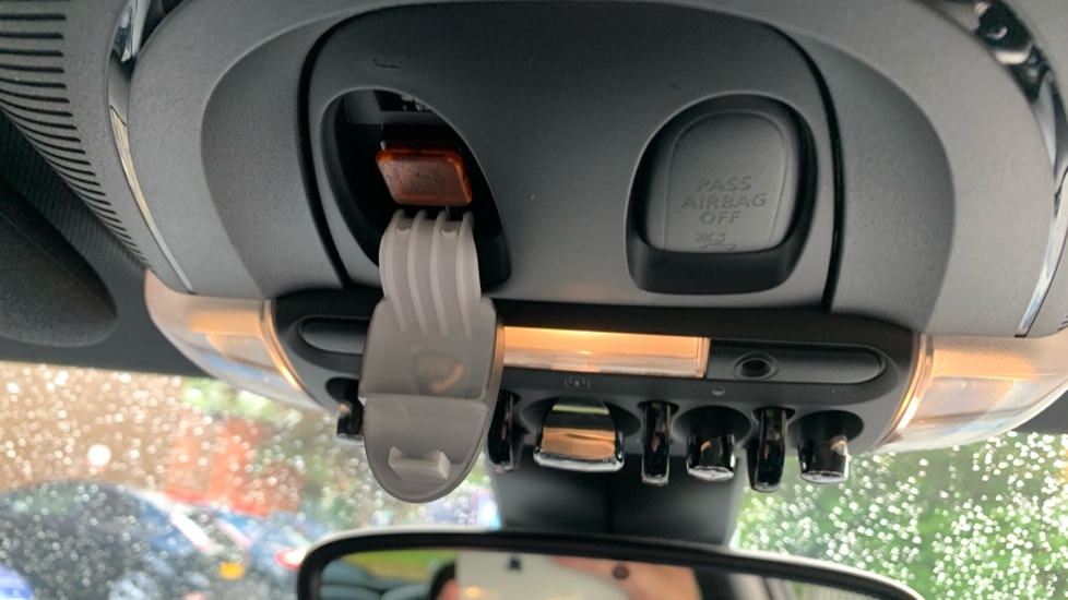 Mini Hatch 1.5 C Exclusive 2023 Black #64