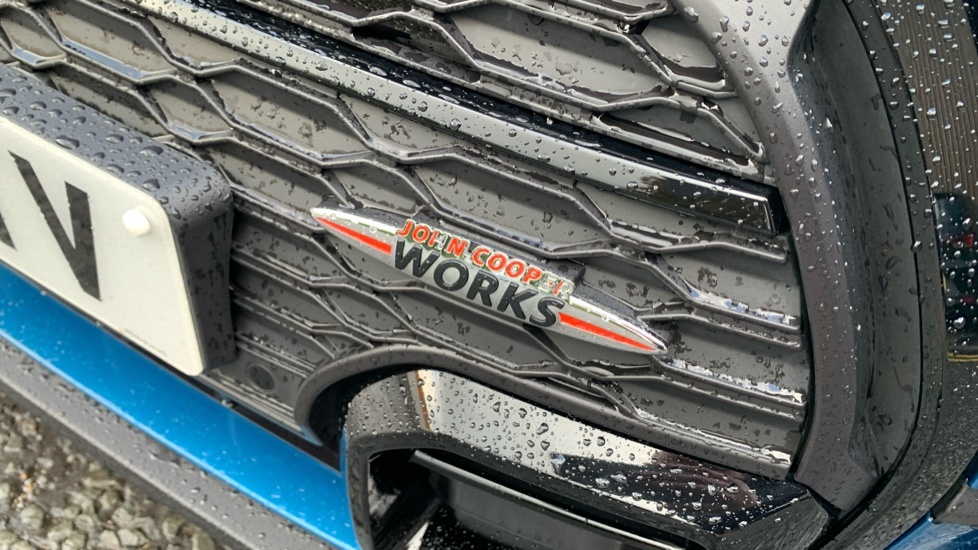 Mini Hatch 1.5 C Exclusive 2023 Black #25