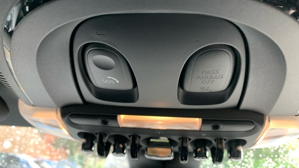 Mini Hatch 1.5 C Exclusive 2023 Black #63