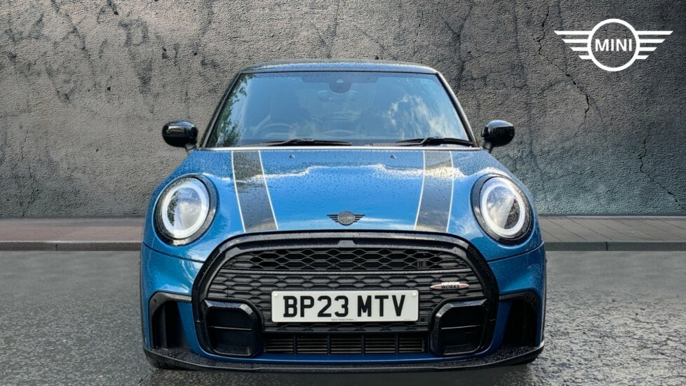 Mini Hatch 1.5 C Exclusive 2023 Black #16