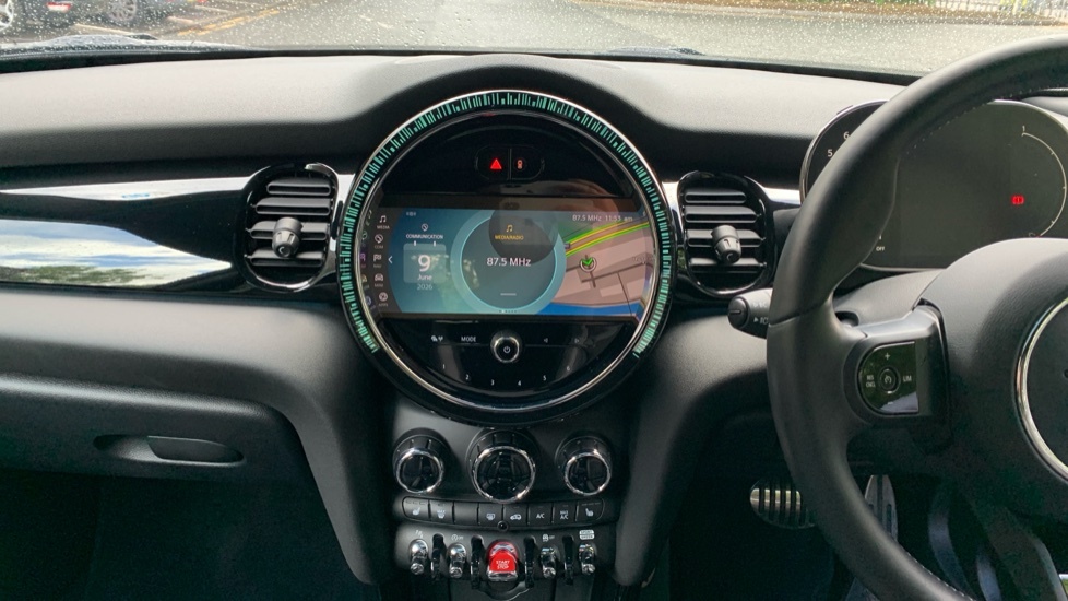 Mini Hatch 1.5 C Exclusive 2023 Black #8