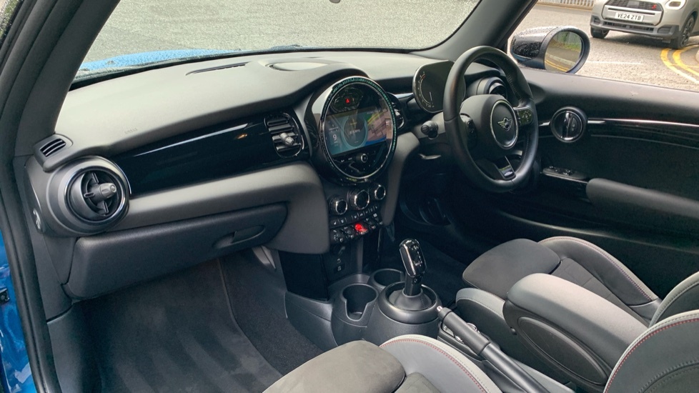 Mini Hatch 1.5 C Exclusive 2023 Black #7