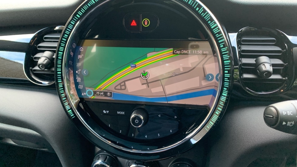 Mini Hatch 1.5 C Exclusive 2023 Black #56