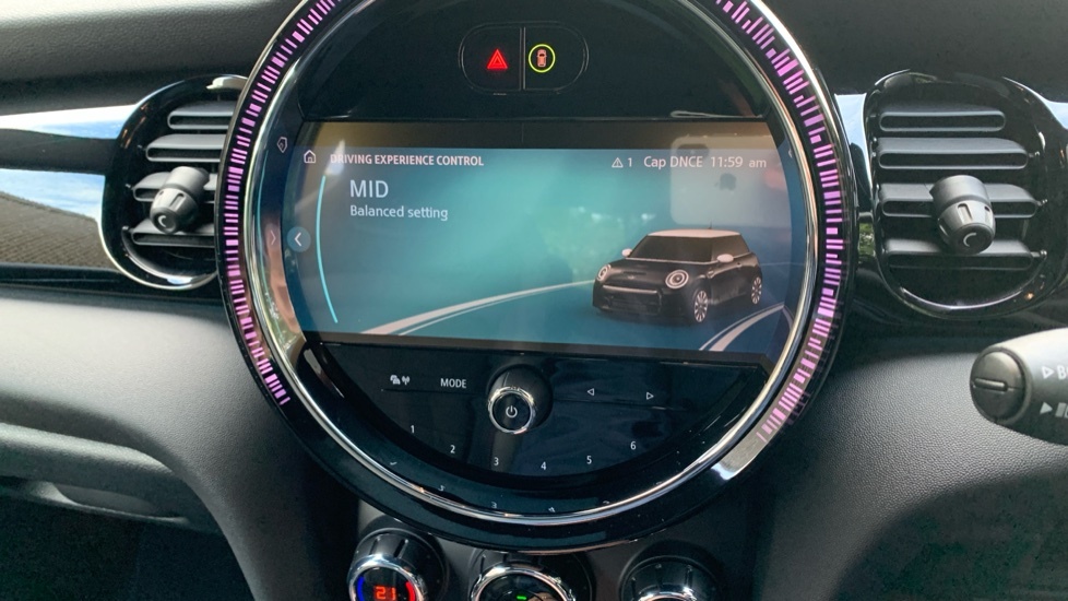 Mini Hatch 1.5 C Exclusive 2023 Black #61