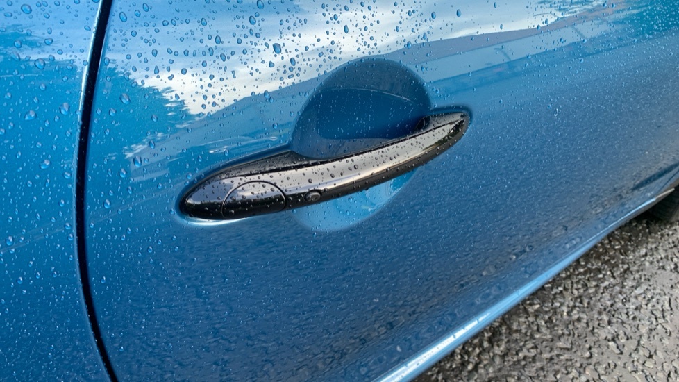 Mini Hatch 1.5 C Exclusive 2023 Black #43