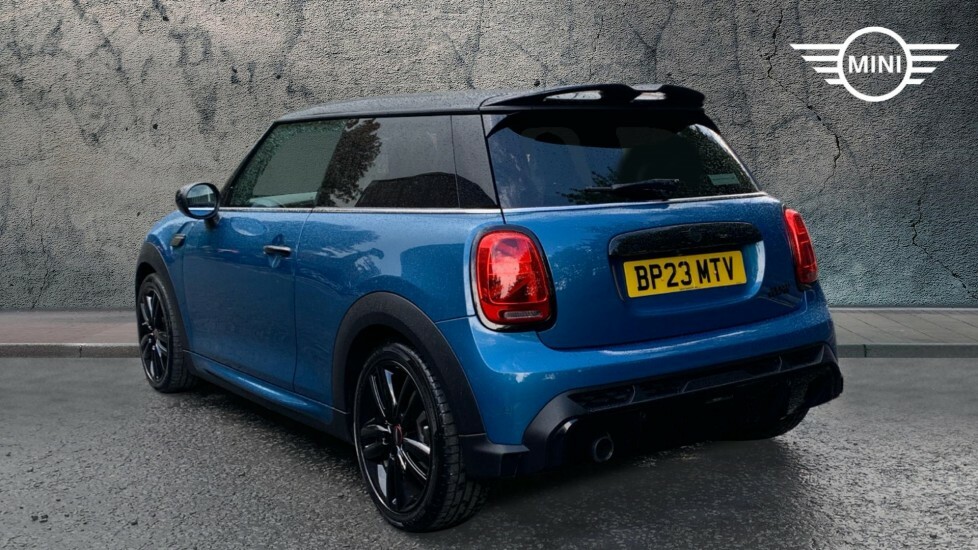 Mini Hatch 1.5 C Exclusive 2023 Black #2