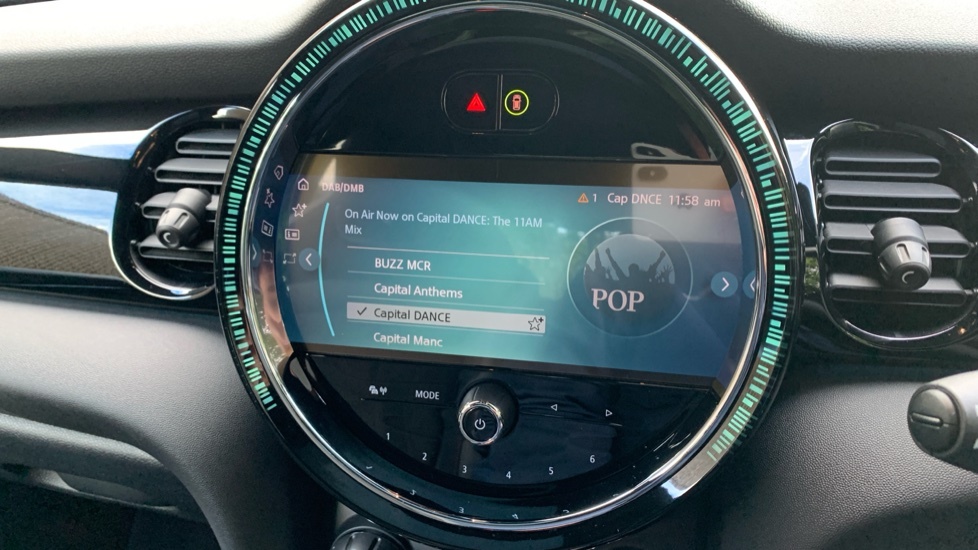 Mini Hatch 1.5 C Exclusive 2023 Black #53