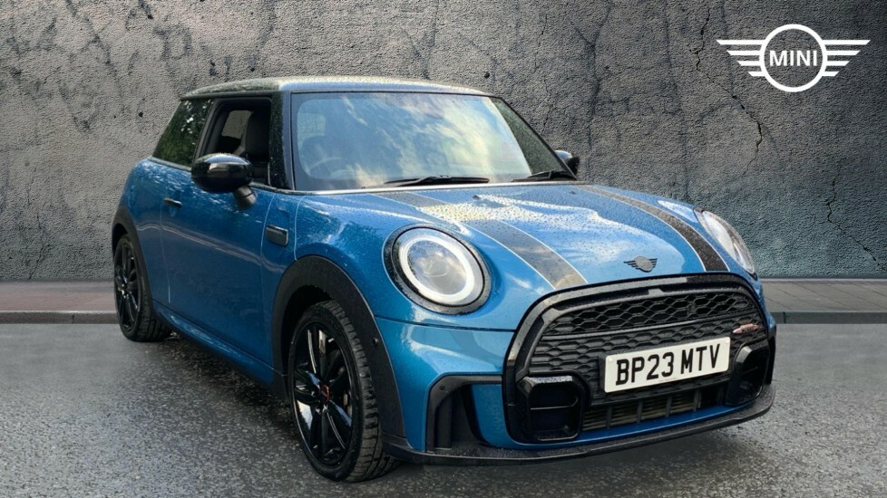 Mini Hatch 1.5 C Exclusive 2023 Black #1