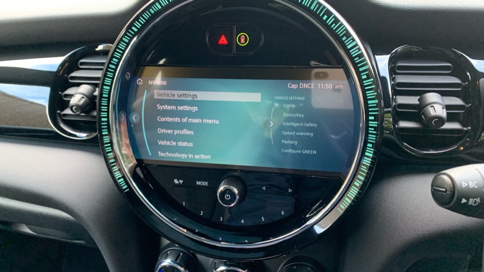 Mini Hatch 1.5 C Exclusive 2023 Black #57