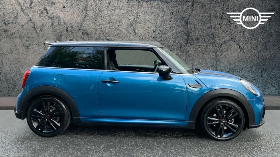 Mini Hatch 1.5 C Exclusive 2023 Black #3