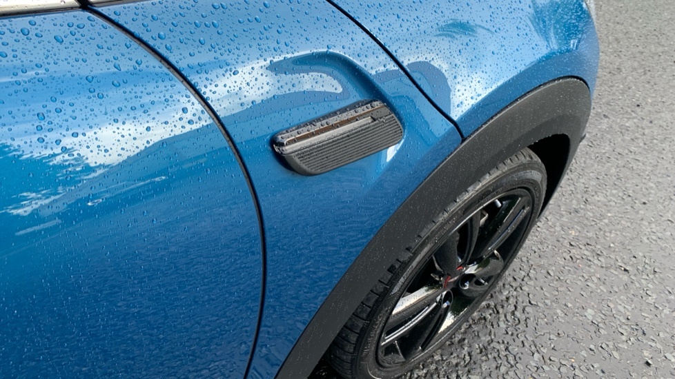 Mini Hatch 1.5 C Exclusive 2023 Black #45