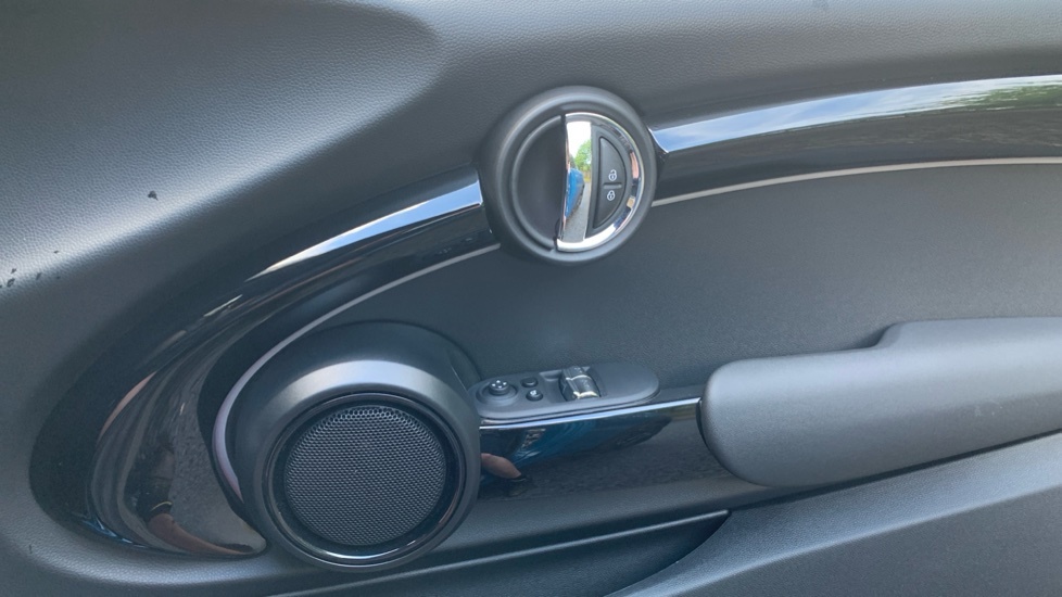 Mini Hatch 1.5 C Exclusive 2023 Black #20