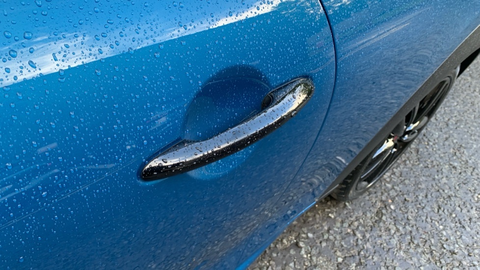 Mini Hatch 1.5 C Exclusive 2023 Black #29