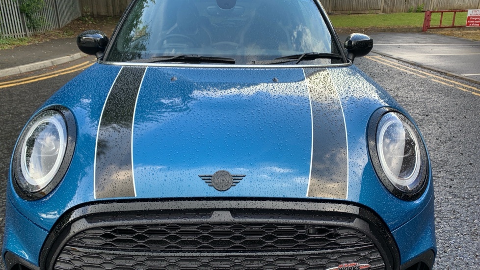 Mini Hatch 1.5 C Exclusive 2023 Black #26