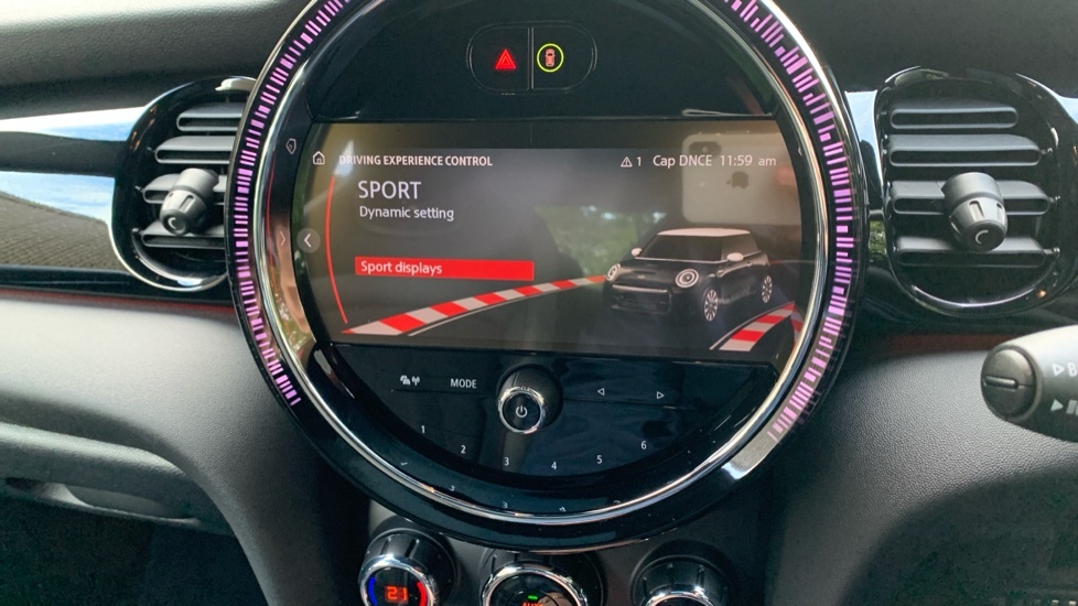 Mini Hatch 1.5 C Exclusive 2023 Black #62