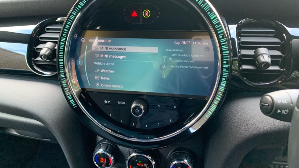 Mini Hatch 1.5 C Exclusive 2023 Black #58